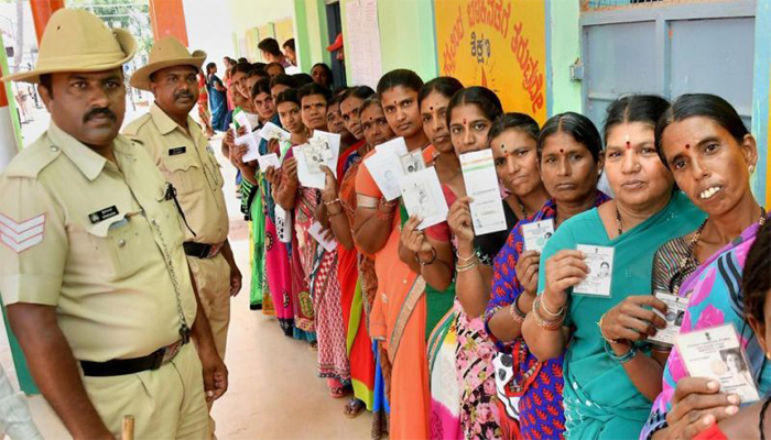 कर्नाटक की शेष 14 लोकसभा सीटों के लिए मतदान शुरू