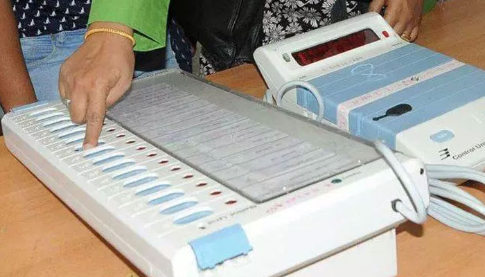 कन्नूर में वीवीपीएटी मशीन से निकला सांप, मतदान कुछ समय के लिए बाधित
