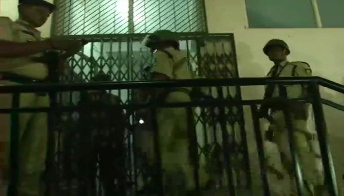 प्रवीण कक्कड़ के घर में CRPF जवान और बाहर MP पुलिस के कर्मी, मौके पर पहुंचीं SSP
