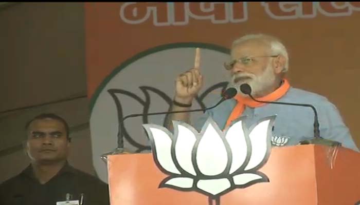 अलीगढ़: PM दे रहे थे भाषण तभी अचानक मंच के नीचे लग गई आग, फिर...