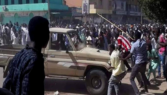 प्रदर्शनकारियों ने सूडान में तत्काल असैन्य शासन की मांग की