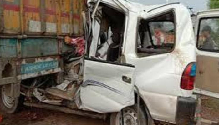 ग्‍वालियर: ट्रक और वैन की टक्कर में एक ही परिवार के 7 लोगों की मौत