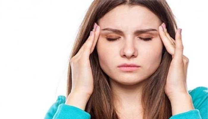 HEALTH: हल्के में न लें सिर दर्द, राहत के लिए आजमाएं ये घरेलू उपाय