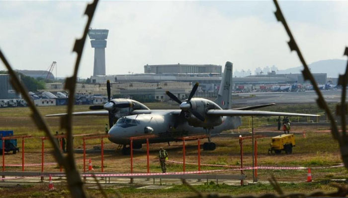 मुंबई एयरपोर्ट पर टला बड़ा हादसा, उड़ान भरते वक्त रनवे से आगे निकल गया विमान