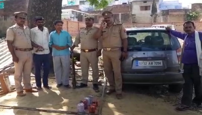 हरदोई के बेनीगंज में चाचा भतीजे से 8 डिब्बा बम बरामद