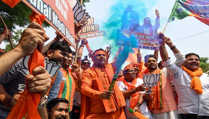 लखनऊ: भाजपा महानगर इकाई ने मनाया जीत का जश्न