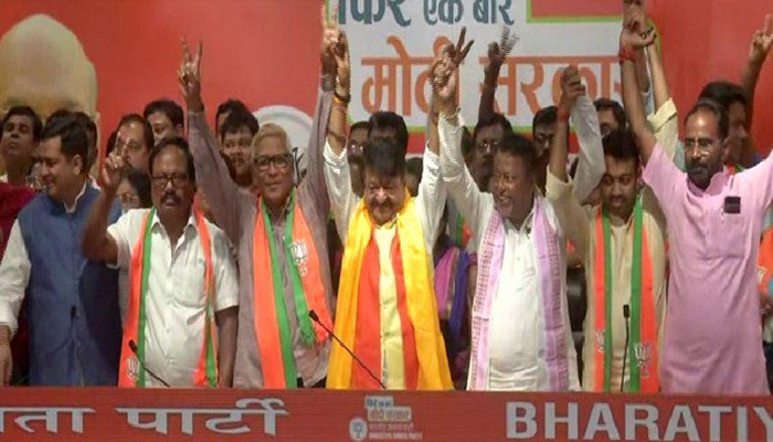 बंगाल: ममता की पार्टी TMC में भगदड़, 3 MLA और 50 पार्षद BJP में शामिल