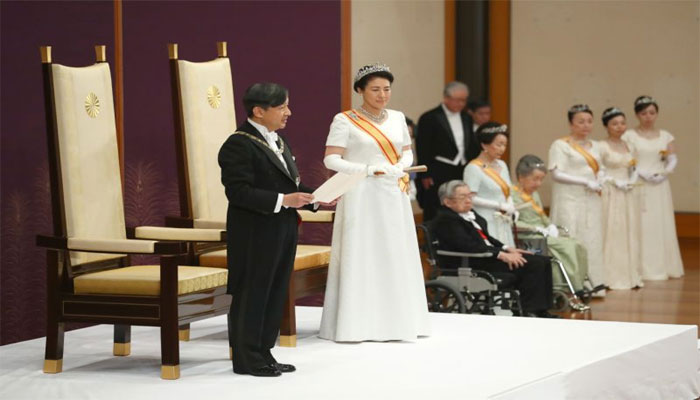 जापान के नए सम्राट नारुहितो ने जनता के साथ खड़े रहने का संकल्प जताया