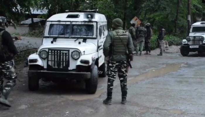 जम्मू-कश्मीर: सुरक्षाबलों और आतंकियों के बीच मुठभेड़, 3 आतंकी ढेर