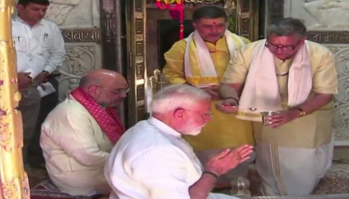 पीएम मोदी ने की काशी विश्वनाथ मंदिर में पूजा अर्चना, लिया भगवान शिव का आशीर्वाद