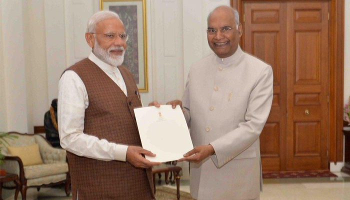 नरेंद्र मोदी ने राष्ट्रपति से मिलकर सरकार बनाने का पेश किया दावा