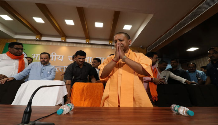 तस्वीरों में देखिये यूपी BJP पार्टी कार्यालय में प्रेस कॉन्फ्रेंस में सीएम योगी आदित्यनाथ