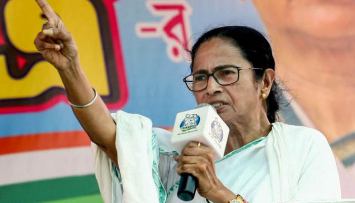 पश्चिम बंगाल: CM ममता बनर्जी ने डॉक्टरों को दिया 4 घंटे का अल्टिमेटम