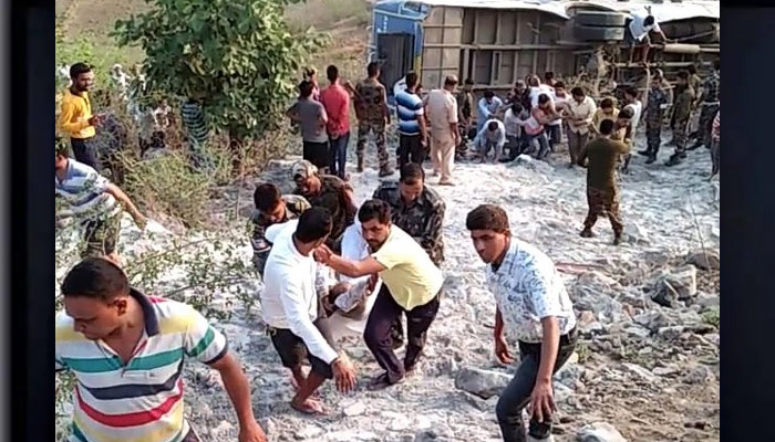 झारखंड: बस खाई में गिरने से 6 लोगों की मौत, 39 घायल