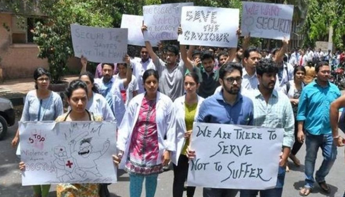 Bengal Doctors’ Strike : दिल्ली में 1 हजार आपरेशन टले, 40 हजार मरीजों को नहीं मिला इलाज
