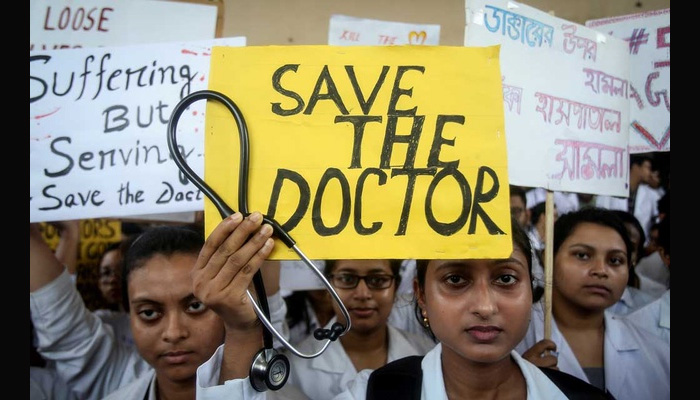 पश्चिम बंगाल: दीदी से मिलने को तैयार डॉक्टर्स-बोले जगह हम बताएंगे