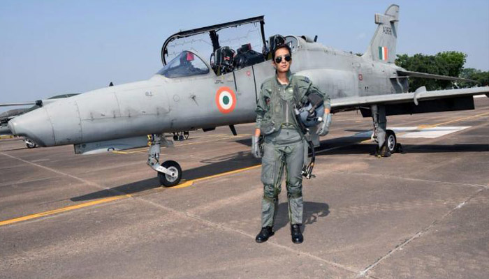 मोहना सिंह ने रचा इतिहास, बनीं हॉक जेट उड़ाने वाली पहली महिला पायलट