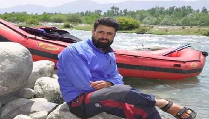 कश्मीरियत की मिसाल: पर्यटक गाइड ने जान देकर पांच लोगों की बचाई जान
