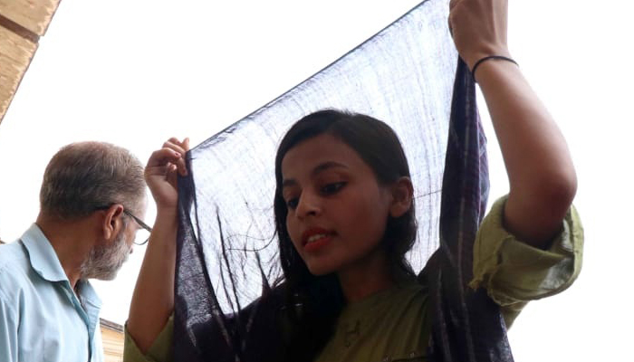 लखनऊ: डीएम का आदेश, अब इमामबाड़े में सर ढक प्रवेश कर रहीं महिलाएं