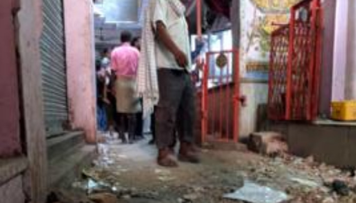 दिल्ली: 100 साल पुराने मंदिर में तोड़फोड़, यह है पूरी सच्चाई