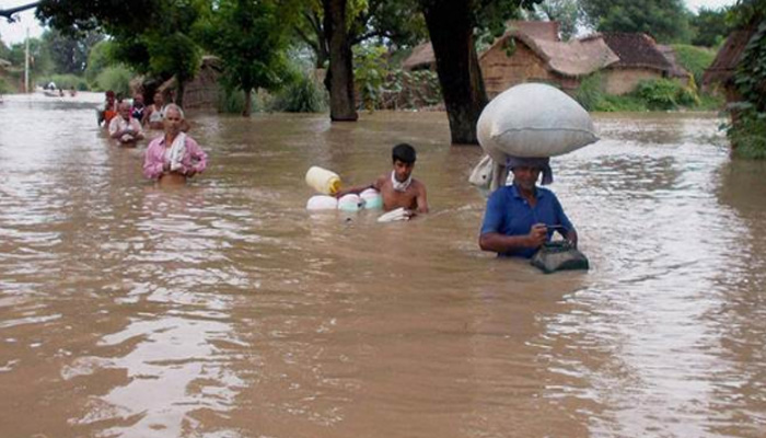 बाढ़ का ऐसा भयानक कहर, केरल से गुजरात तक 221 लोगों की मौत
