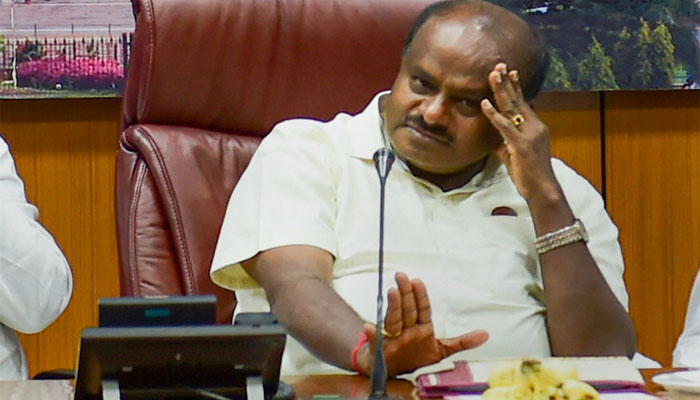 कर्नाटक में सियासी भूचाल, कुमारस्वामी सरकार के सभी मंत्रियों ने दिया इस्तीफा