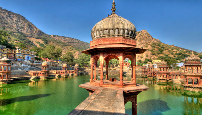मानसून में बढ़ जाती हैं राजस्थान की खूबसूरती, बनाएं यहां घूमने का प्लान तो लें यहां के खाने का स्वाद
