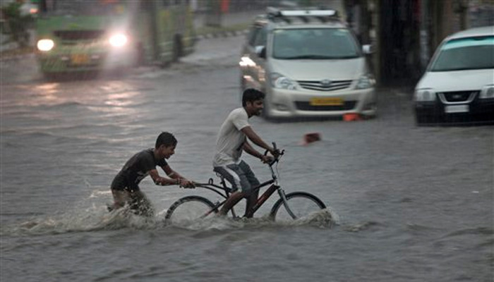 मुंबई में भीषण बारिश ने ले ली इन मासूमों की जान, जारी हुआ अलर्ट