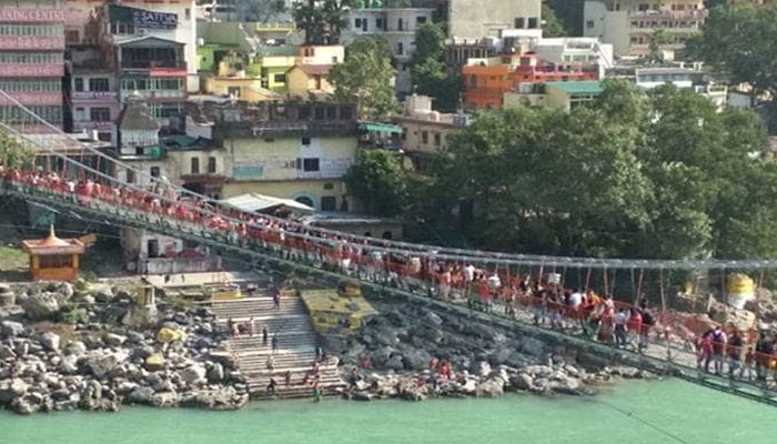ऋषिकेश: गंगा नदी पर बना 96 साल पुराना लक्ष्मण झूला पुल बंद हुआ