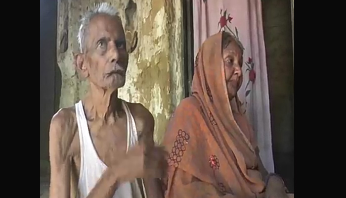 अच्छे दिनों के इंतज़ार में बुजुर्ग दंपति की पथराई आँखें, अब हैं दाने-दाने के मोहताज