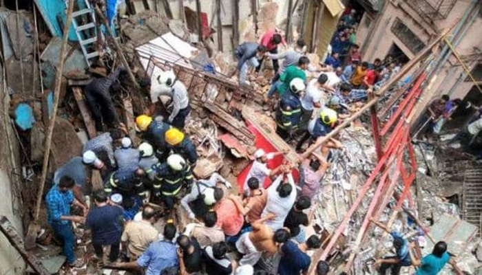4 मंजिला इमारत धराशाही, मौतों की मायानगरी बनी मुम्बई