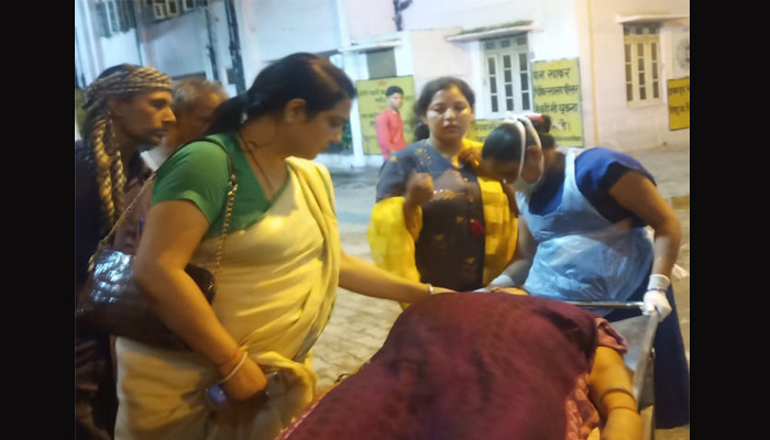 सुल्तानपुर : अस्पताल में डॉक्टर की लापरवाही से माँ की गोद हुई सूनी