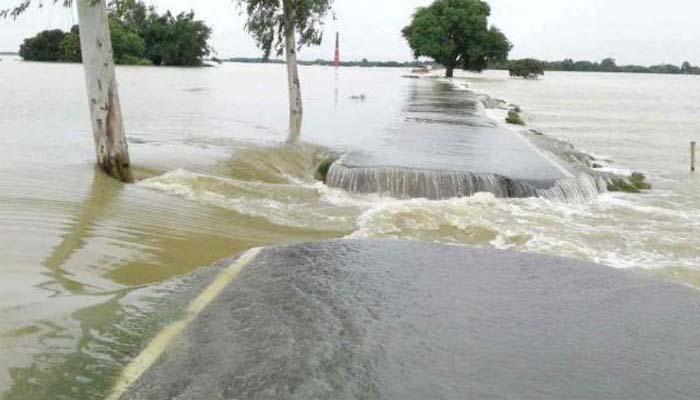 यूपी में बाढ़ ने मचाया कोहराम, यहां दर्जनों गांवो में संकट गहराया