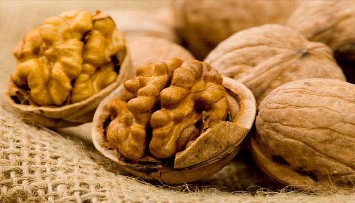 Walnut Health Benefits: क्या अखरोट है स्वास्थ्य के लिए लाभदायक? जानें इसके बारे में सब कुछ