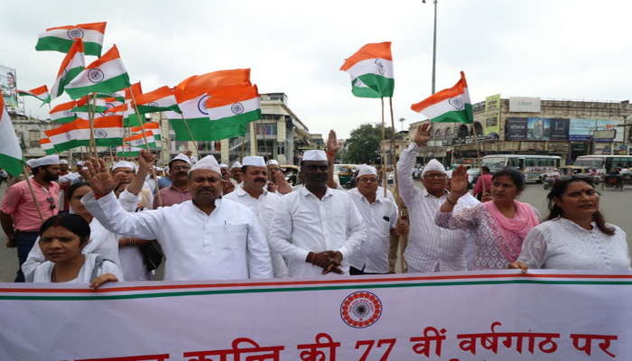 लखनऊ: अगस्त क्रांति की 77 वीं वर्षगांठ पर कांग्रेस सेवा दल ने निकाला तिरंगा मार्च