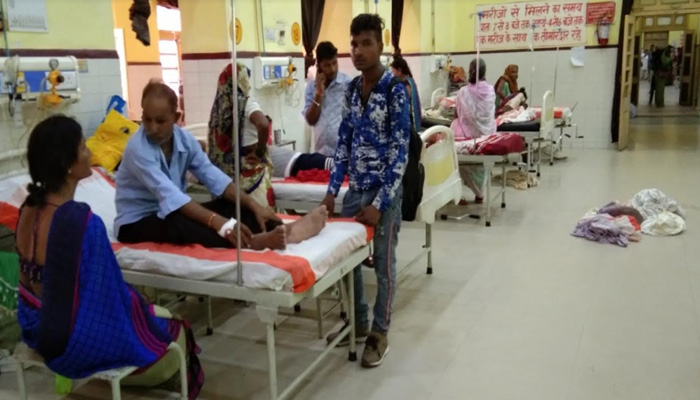 भगवा हुआ अस्पताल: मरीजों ने सीएम योगी के लिए बिछाई इस रंग की चादरें