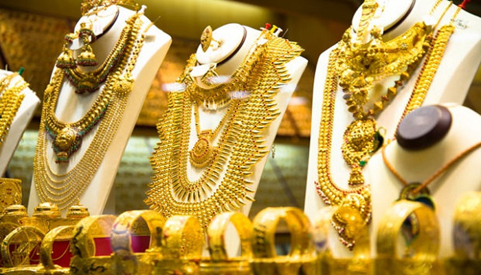 सस्ता हुआ सोना: अगर खरीदने का है प्लान, तुरंत पहुंचे दुकान