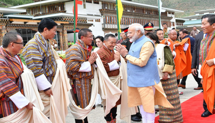 हर-हर मोदी से गूंज उठा भूटान, कुछ इस तरह हुआ पीएम का स्वागत