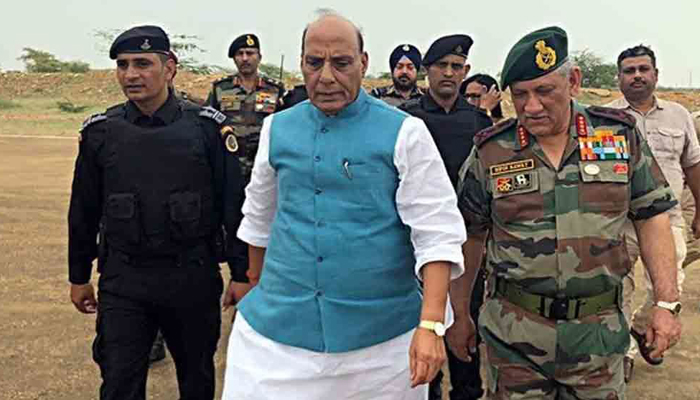 रक्षा मंत्री राजनाथ सिंह तीन दिवसीय दौरे पर पहुंचे लखनऊ, कार्यकर्ताओं से की मुलाकात