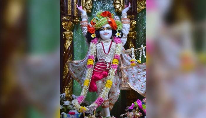 Happy Janmashtami: अगर नहीं बना पा रहे 56 भोग तो श्रद्धापूर्वक करें ये काम