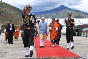 हर-हर मोदी से गूंज उठा भूटान, कुछ इस तरह हुआ पीएम का स्वागत
