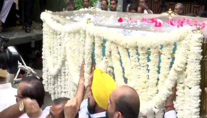 राजकीय सम्मान संग अरुण जेटली की अंतिम विदाई, अनंत में हुए विलीन