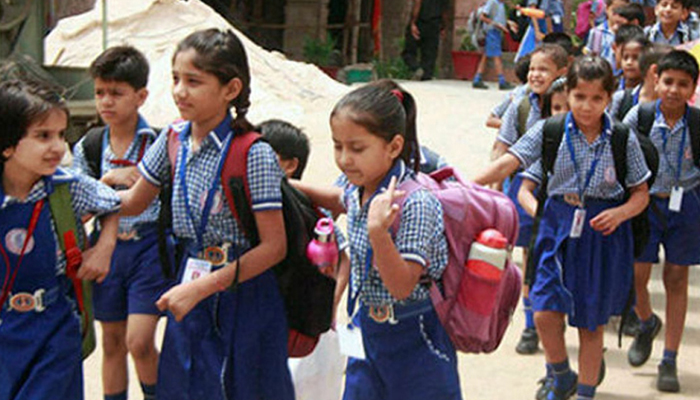 कश्मीर में करीब 2 हफ्तों बाद हालात सामान्य, स्कूल हुए शुरु