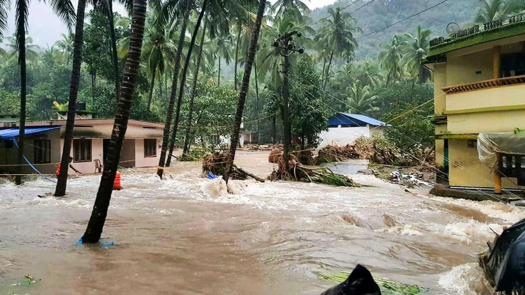 कर्नाटक: भीषण बारिश और बाढ़ का कहर जारी, बचाए गए 200 लोग