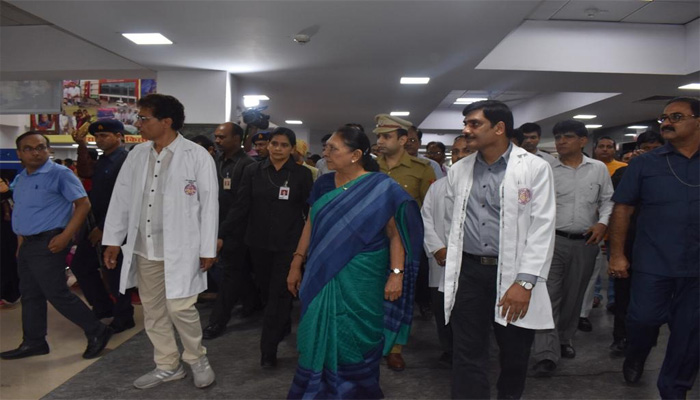 राज्यपाल आनंदीबेन पटेल ने बलरामपुर अस्पताल का किया निरीक्षण