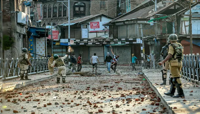 कश्मीर में पत्थरबाजी शुरू: सरकार ने लिया कड़ा एक्शन, अलर्ट पर सेना