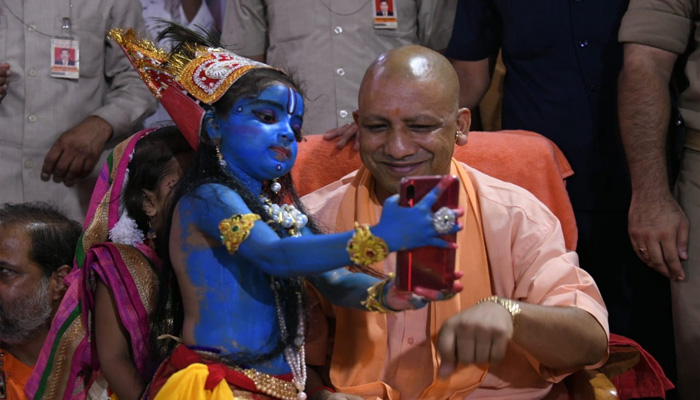 मुख्यमंत्री योगी ने मनाया गोरक्षनाथ मंदिर में जन्माष्टमी