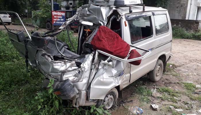 कानपुर और मथुरा में भीषण सड़क हादसा, 4 की मौत, दर्जन भर यात्री घायल