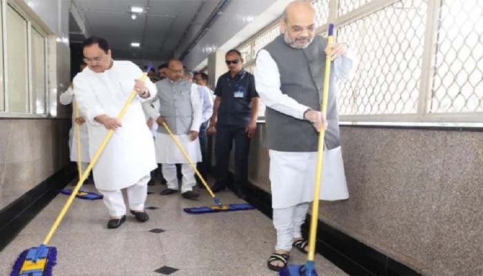 PM मोदी के बर्थडे पर बीजेपी का सेवा सप्ताह, अमित शाह ने एम्स में लगाई झाड़ू