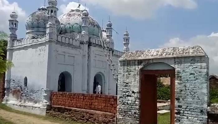 देख लो पाकिस्तान! यहां हिंदू कर रहे मस्जिद की रक्षा, इमरान भड़काने में जुटे
